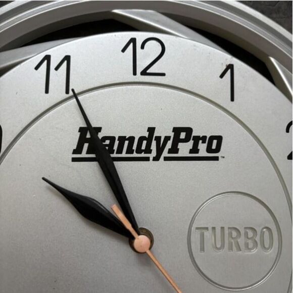 HandyPro Turbo Hubcap 1990’s Wall Clock *Works* - Picture 2 of 5